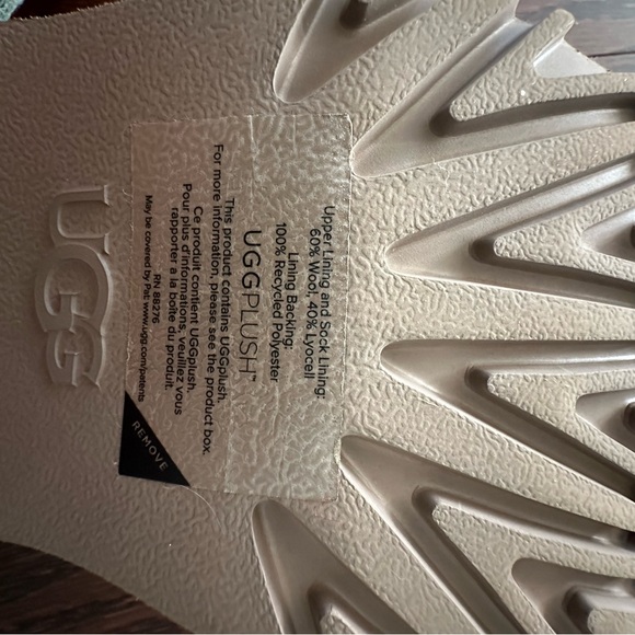 UGG New Heights Platform Clogs NWT Size 10
Indoor or Outdoor Wear - Picture 4 of 9